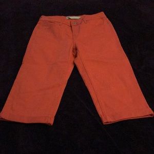 Peach color Levi capris